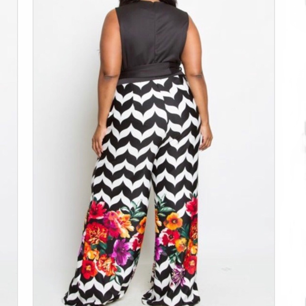 Sleeveless Plus size floral bottom jumpsuit - Picture 3 of 4